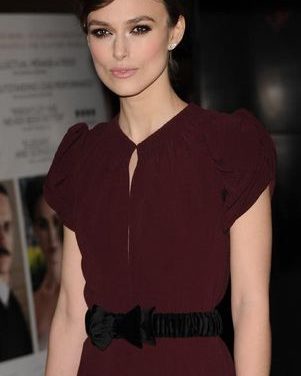Keira Knightley practica sus gestos sexuales ante el espejo