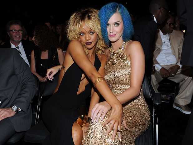 Rihanna quiere conseguirle pareja a su amiga Katy Perry