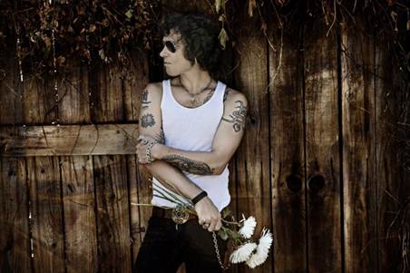 Enrique Bunbury Llega a Puerto Rico Con su Concierto Licenciado Cantinas