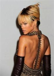 Rihanna desconcierta por canciones con Brown