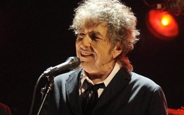Bob Dylan festeja 50 años de música con nuevo disco