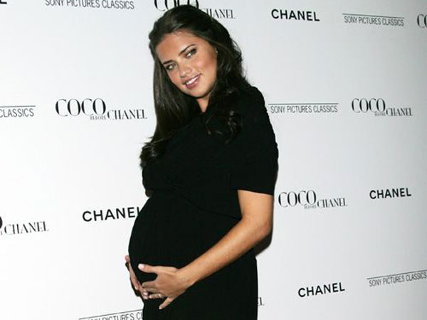 La super modelo Adriana Lima está embarazada