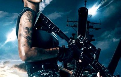 Rihanna: Ruda, sudorosa y tatuada en el nuevo póster de Battleship