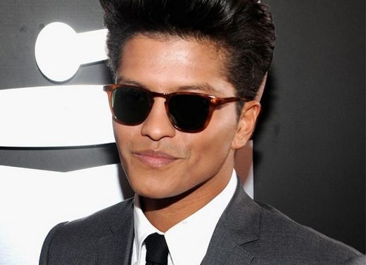 Bruno Mars se peina con margarina