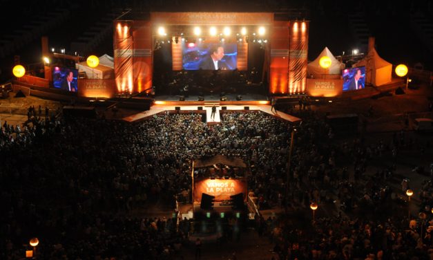 JULIO IGLESIAS REGRESA A VENEZUELA