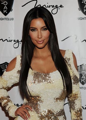 Kim Kardashian denuncia a un cirujano plástico en México