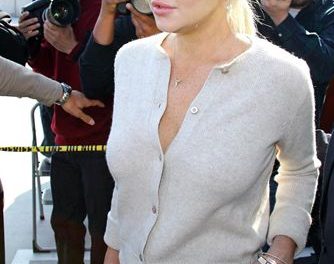 La víctima del supuesto atropello podría querer aprovecharse de Lindsay Lohan