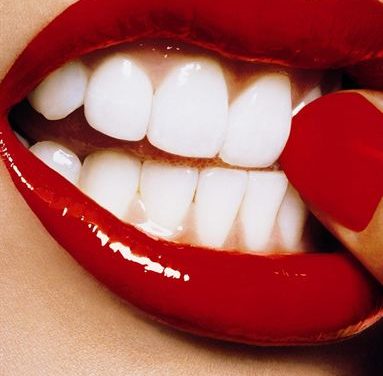 ¿Qué hacen los famosos para tener una sonrisa perfecta?
