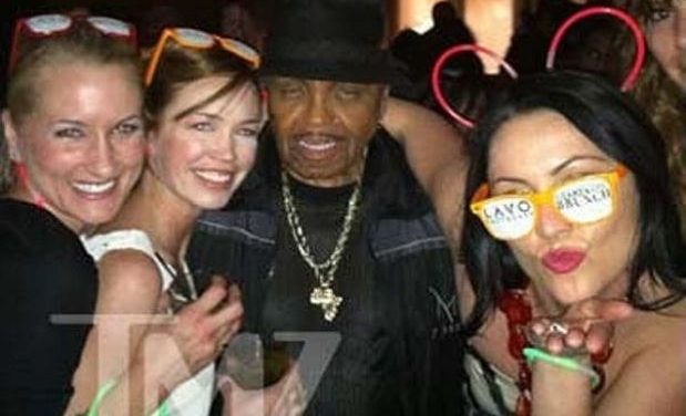 Papá de Michael Jackson celebra su cumpleaños con strippers