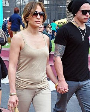 Insinúan que JLo solo quiere romance pasajero con su novio