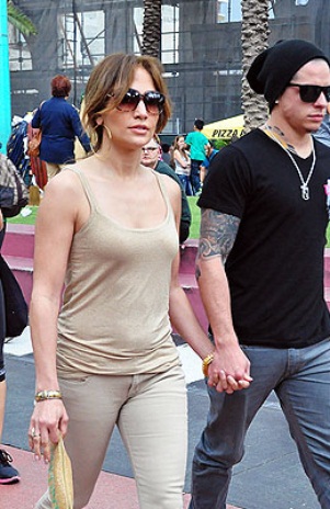 Insinúan que JLo solo quiere romance pasajero con su novio