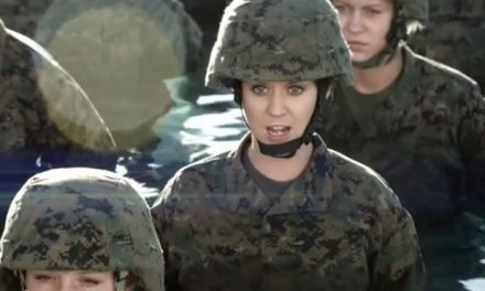 Katy Perry se convierte en soldado para su nuevo videoclip