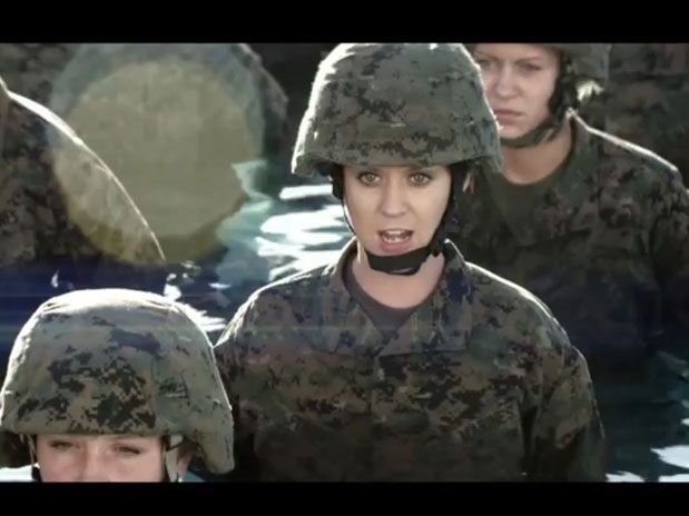 Katy Perry se convierte en soldado para su nuevo videoclip