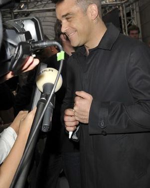Robbie Williams desea comprar casa donde murió Jackson