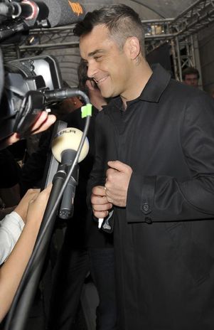 Robbie Williams desea comprar casa donde murió Jackson
