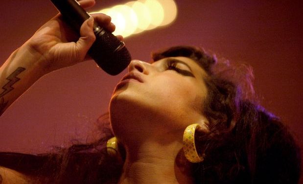 Biografía revelará secretos íntimos de Amy Winehouse