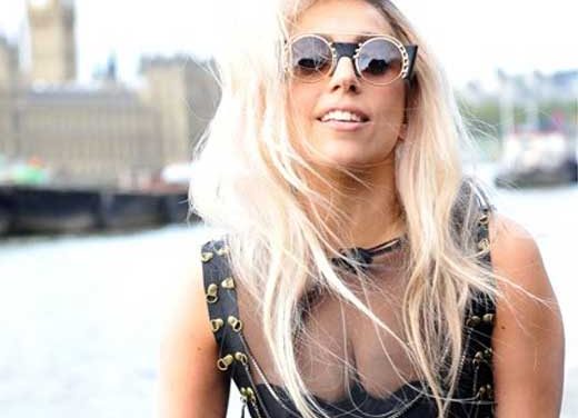 Lady Gaga pone las caras de sus fans en un vestido