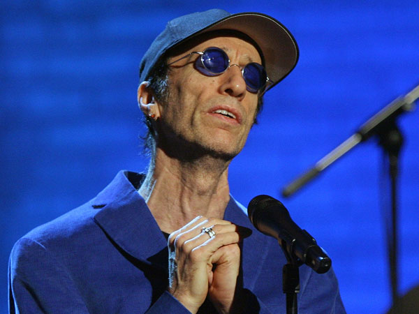 Uno de los Bee Gees en estado de coma