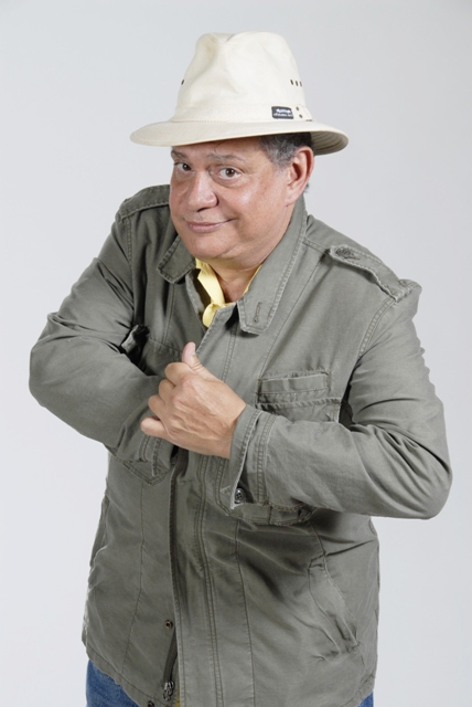 Fullchola presenta la radionovela »Sueños de papelón»