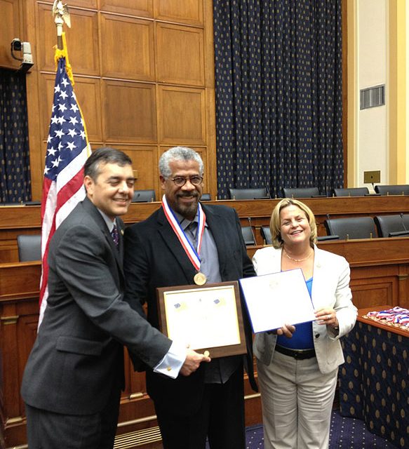 Frank Quintero recibió medalla al mérito en el Congreso de Estados Unidos (+Foto)
