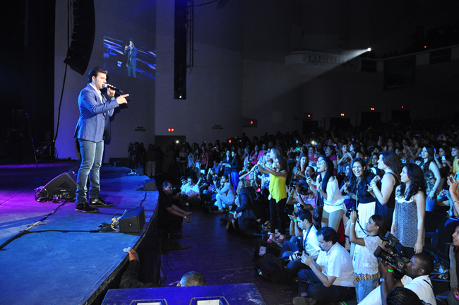 Jencarlos Canela enloqueció con su voz y talento a todas sus fans en Panamá