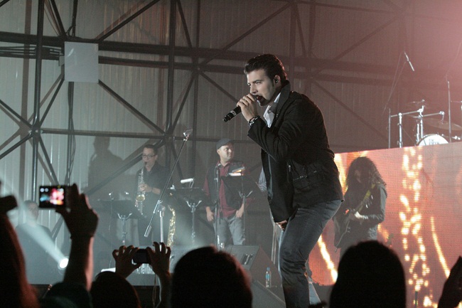 Jencarlos Canela realizó un exitoso concierto ante la incontrolable euforia de sus fans en Venezuela