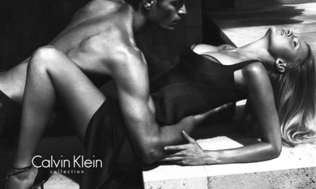 Lara Stone vuelve a derrochar sensualidad para Calvin Klein