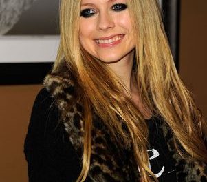 Avril Lavigne es más feliz cocinando que cantando