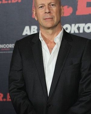 Bruce Willis, furioso por fotos de Rihanna y Ashton Kutcher