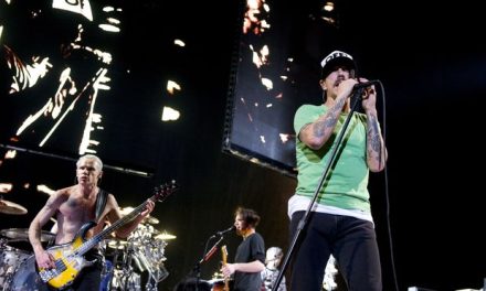 Red Hot Chili Peppers obsequia a sus fans un disco en vivo