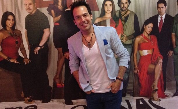 JULIO CESAR CANTA TEMA DE LA PAREJA PROTAGONICA DE »MI EX ME TIENE GANAS»