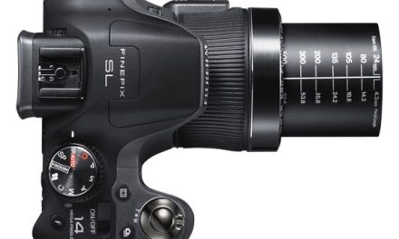 Fujifilm SL300: una cámara de alto vuelo… ¡Entre una bridge y una réflex digital!