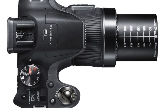Fujifilm SL300: una cámara de alto vuelo… ¡Entre una bridge y una réflex digital!