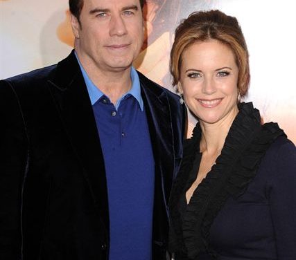 La esposa de John Travolta habla abiertamente de su pasado