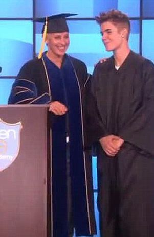Justin Bieber termina la escuela por complacer a su madre