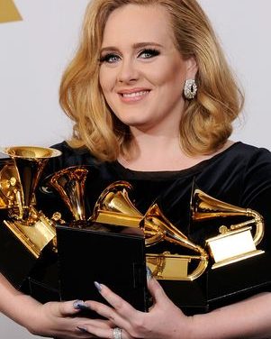 Adele consigue nuevo récord mundial de ventas