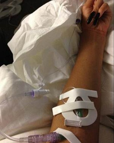 Rihanna hospitalizada después de fiesta salvaje