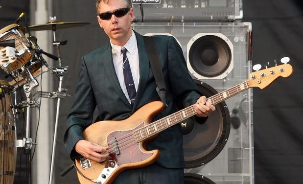 Red Hot Chili Peppers rinde tributo a MCA de Beastie Boys