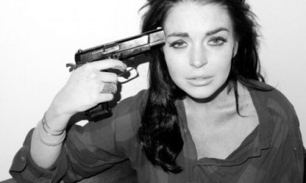 Lindsay Lohan simula suicidarse en polémicas fotos de Terry Richardson (+Fotos)