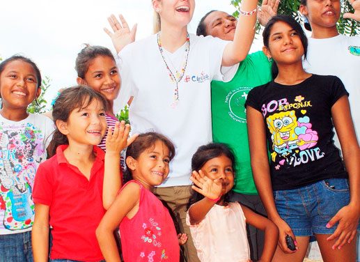 GABRIELLA FERRARI COMPARTIÓ CON LOS NIÑOS DE LA VILLA DEL ROSARIO EN EL ESTADO ZULIA