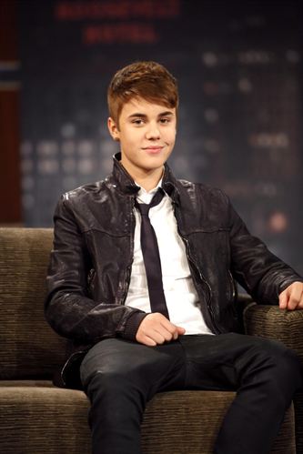 Justin Bieber se hace pasar por su representante en Twitter