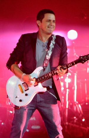 Alejandro Sanz estrenará su nuevo sencillo ‘No Me Compares’