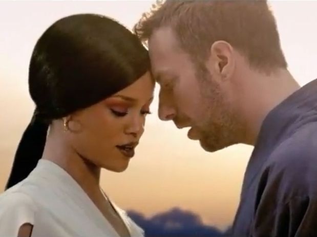 Rihanna y Chris Martin estelarizan videoclip estilo oriental (+Video)