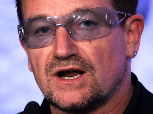 Bono revela que la pasa genial grabando con U2 en el estudio