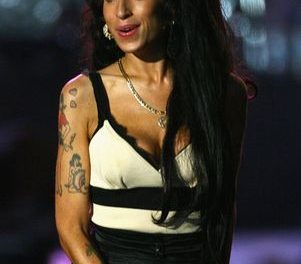 Amy Winehouse recibía drogas en centro de rehabilitación