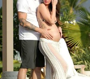 Megan Fox exhibe su embarazo en Hawaii