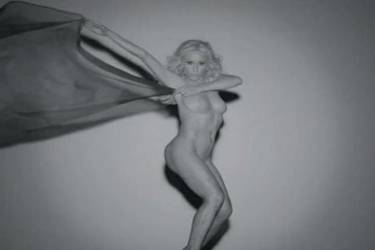 Cantante española Martha Sánchez, se luce desnuda en nuevo video