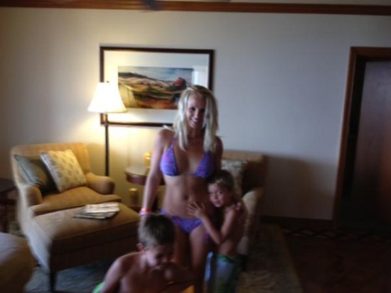 Britney Spears luce sexy bikini violeta en Hawái