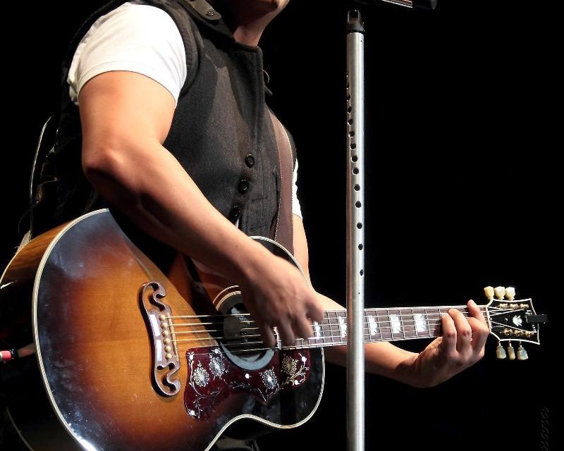 LUIS FONSI SE APODERA DE ESPAÑA CON SU GIRA DE CONCIERTOS »TIERRA FIRME»