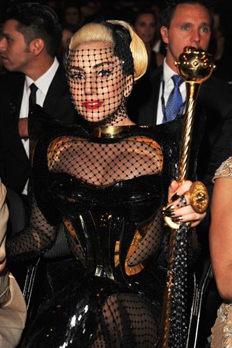 Lady Gaga compra el vestido de Alexander McQueen más caro de la historia